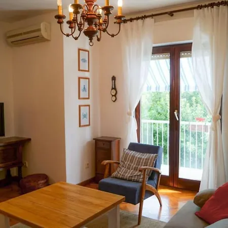 Forest Park Nest Apartment, Near Centre, With Free Parking